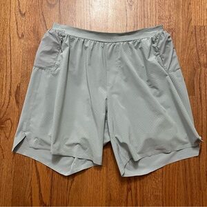 Lululemon Lightweight Trail Running Shorts 7" in Gray size L